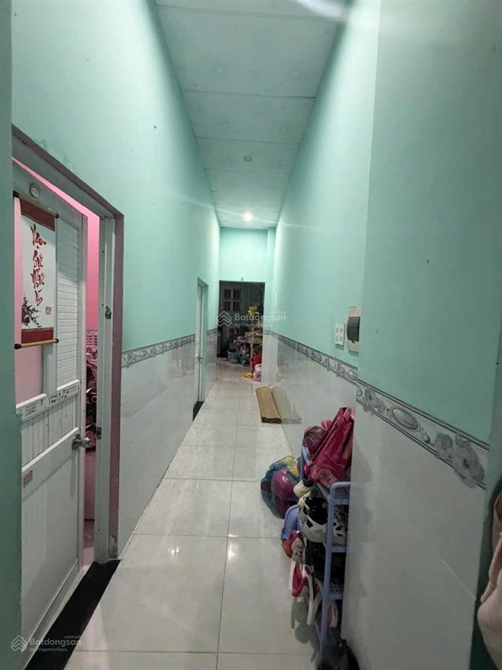 Bán nhà sr, tc p. tân hiệp, gần chợ, dt 5x25m, sân oto, đường ôtô chỉ 2,8 tỷ