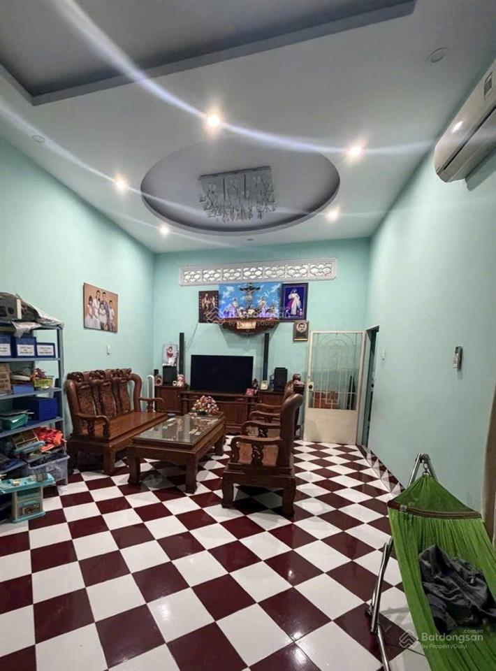 Bán nhà sr, tc p. tân hiệp, gần chợ, dt 5x25m, sân oto, đường ôtô chỉ 2,8 tỷ