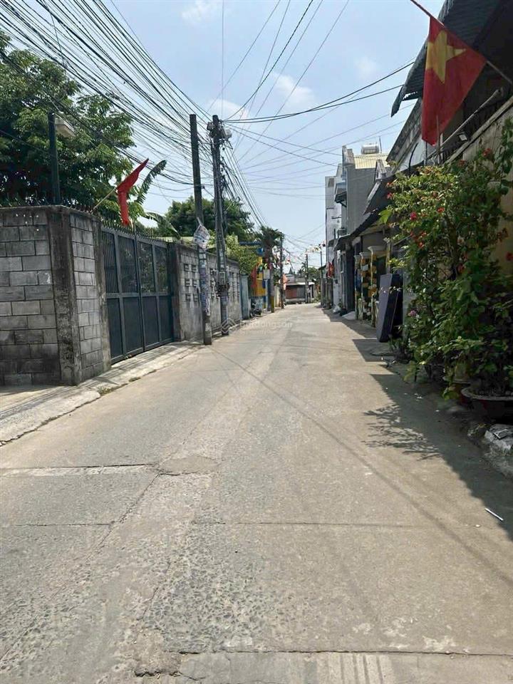Bán nhà sr, tc p. tân hiệp, gần chợ, dt 5x25m, sân oto, đường ôtô chỉ 2,8 tỷ