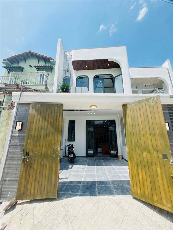 Bán nhà lầu siêu đẹp, sổ thổ cư, sân oto 7 chỗ, gần chợ phú thọ chỉ 3 tỷ 550 triệu!