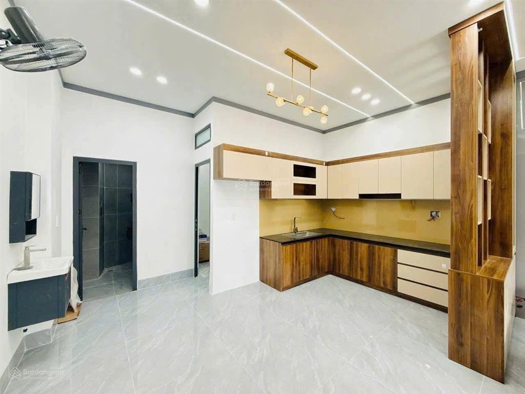 Bán nhà lầu siêu đẹp, sổ thổ cư, sân oto 7 chỗ, gần chợ phú thọ chỉ 3 tỷ 550 triệu!