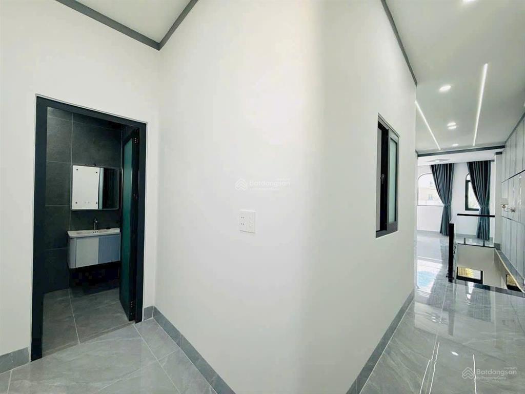 Bán nhà lầu siêu đẹp, sr, tc, sân oto, gần cầu suối máu, chỉ 3 tỷ 550