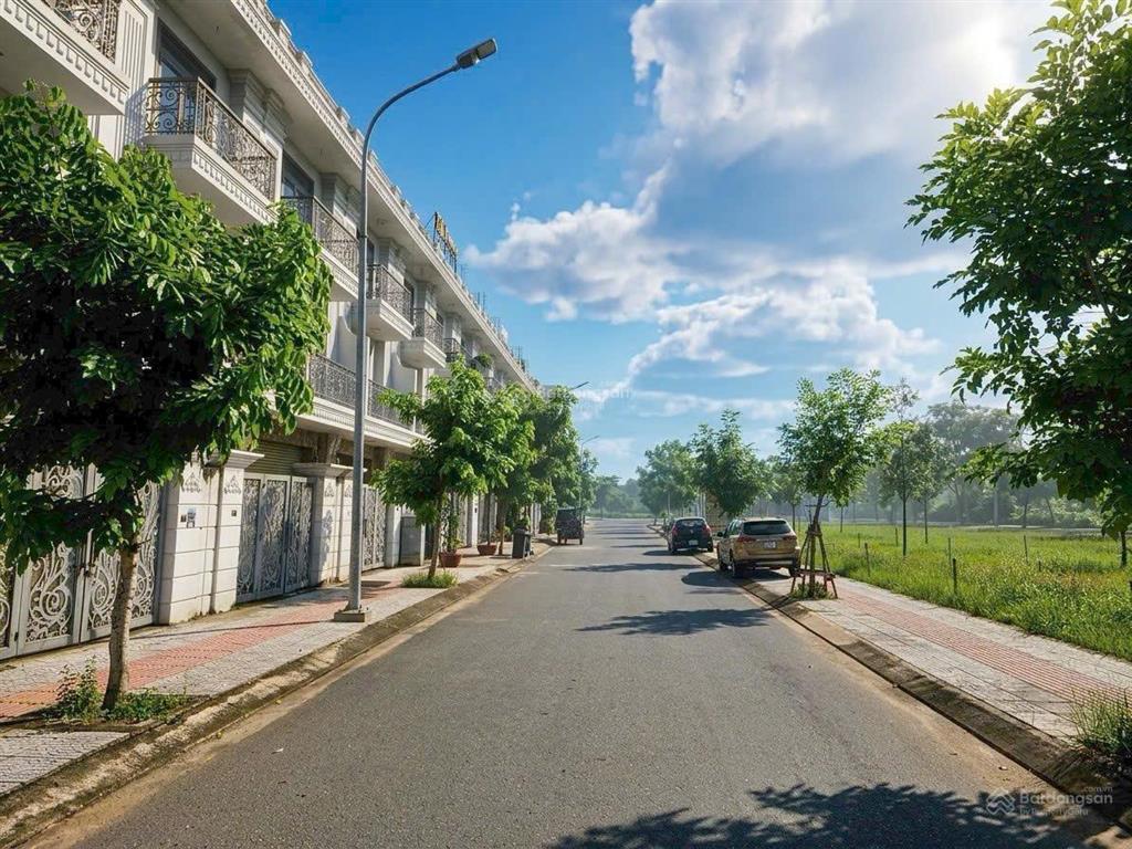 Bán nhà phố 1t3l kdc bửu long, trung tâm tp đồng nai chỉ 5,7tỷ