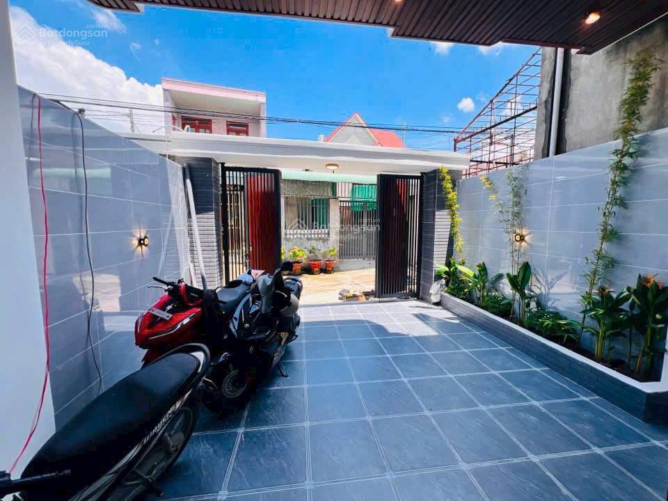 Bán nhà 1 trệt 1 lầu gần chợ phú thọ kp5, trảng dài, sân oto, đường xe tải chỉ 3 tỷ 550