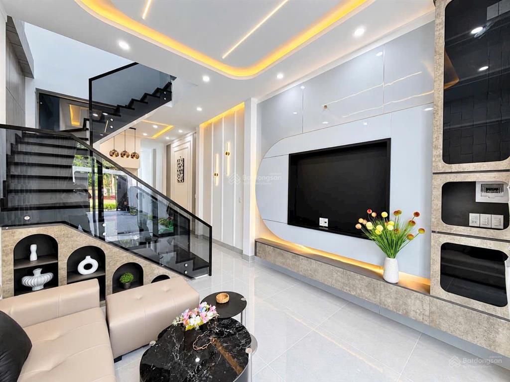 Bán nhà 1t1l siêu sang, sân oto, sổ hoàn công, gần chợ tân phong, chỉ 4 tỷ150