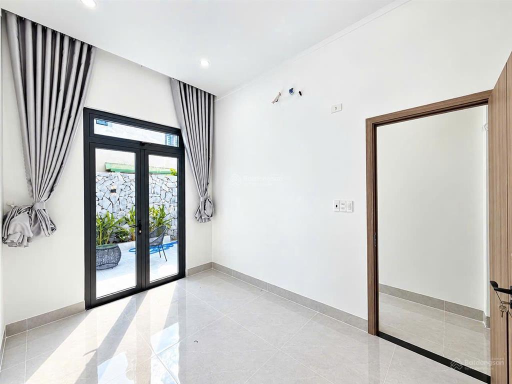 Bán nhà 1t1l siêu sang, sân oto, sổ hoàn công, gần chợ tân phong, chỉ 4 tỷ150
