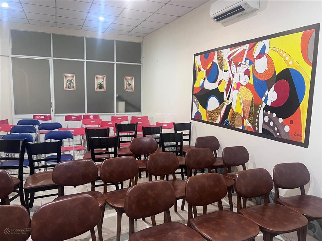 Dịch vụ phòng họp trong quán cà phê, có máy chiếu, máy lạnh, sân xe hơi 5 chiếc, tam hiệp đn