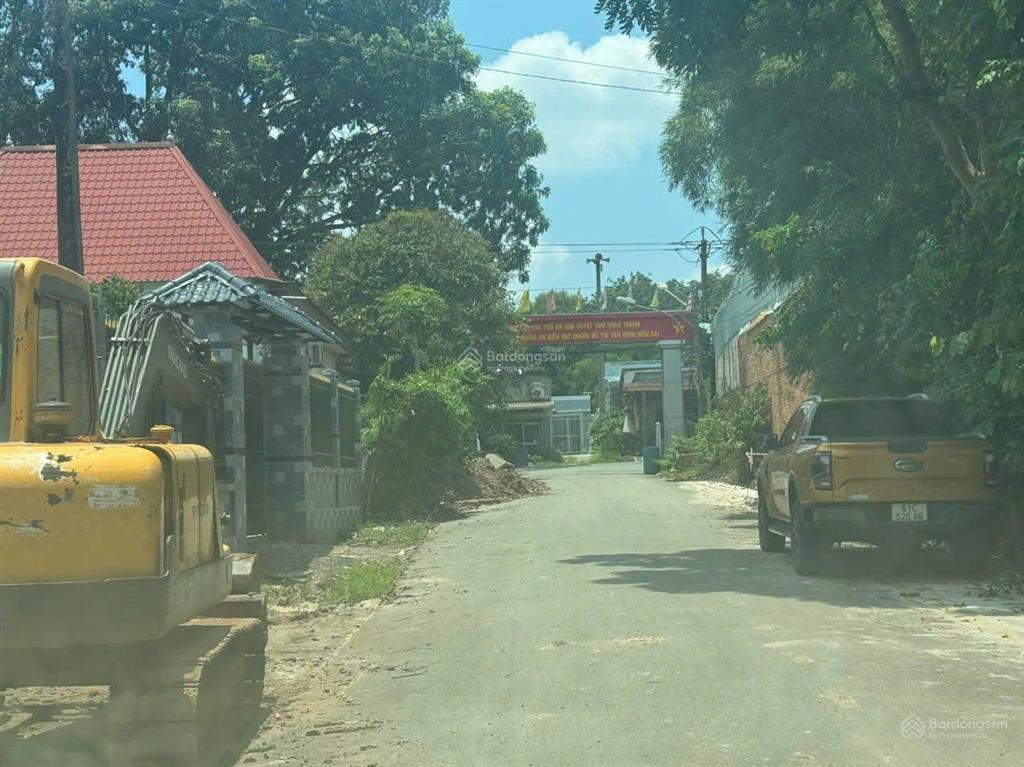 Lô góc 2 mặt tiền. 1tỷ9. bán nhanh vì kẹt tiền. chợ an điền. 200 m2