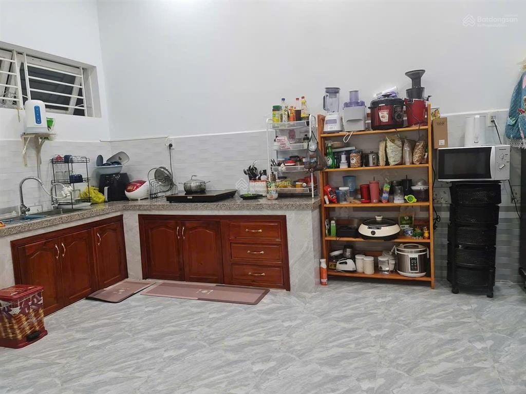 Nhà mặt tiền đx 126, cách chợ bến thế 300m, 125 m2, thổ cư, 2 tỷ 2