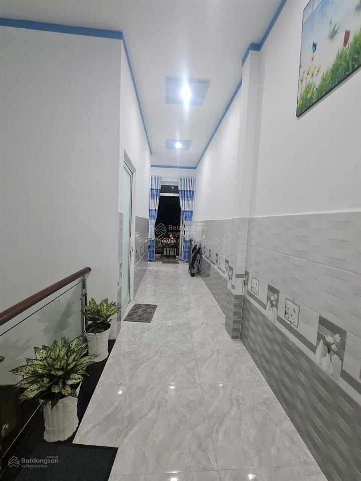 Nhà mặt tiền đx 126, cách chợ bến thế 300m, 125 m2, thổ cư, 2 tỷ 2