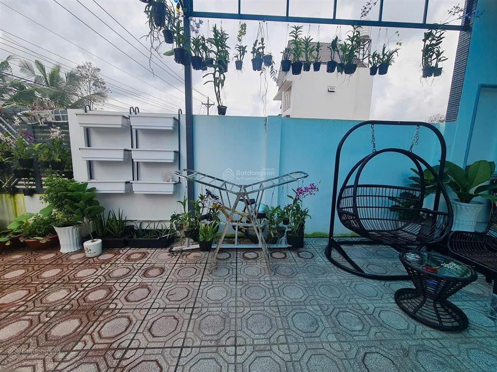 Nhà mặt tiền đx 126, cách chợ bến thế 300m, 125 m2, thổ cư, 2 tỷ 2