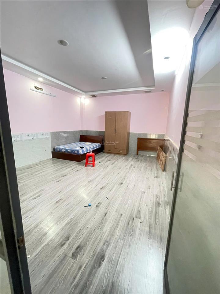 Khách sạn cho thuê 16 phòng, 4 tầng, 15 triệu