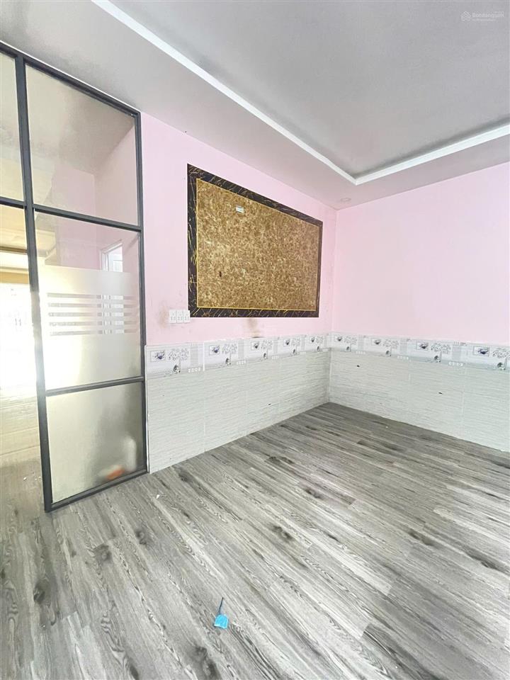 Khách sạn cho thuê 16 phòng, 4 tầng, 15 triệu