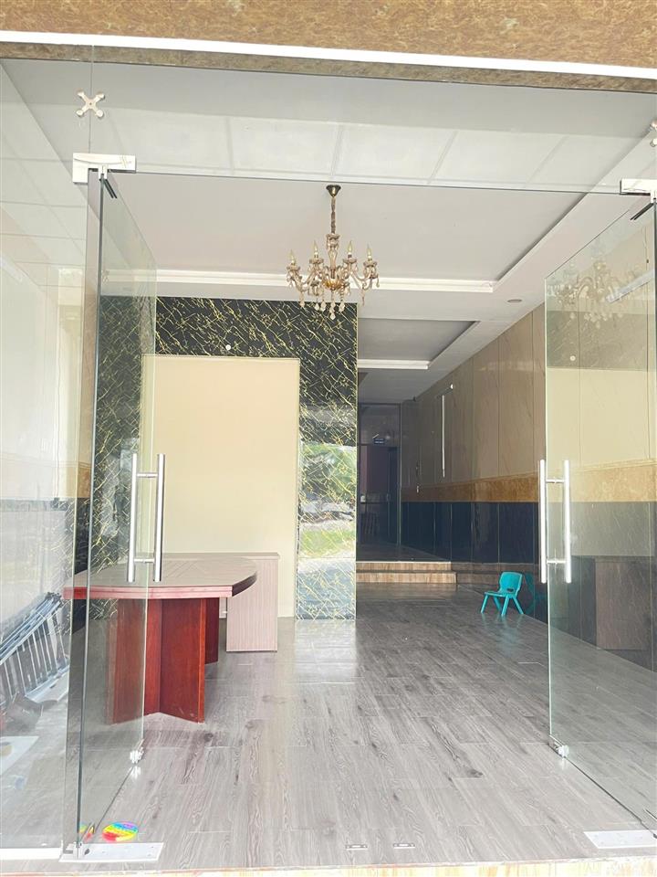 Khách sạn cho thuê 16 phòng, 4 tầng, 15 triệu