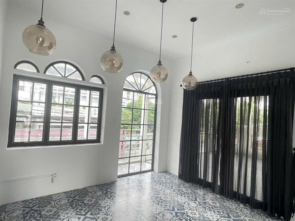 16 tỷ nhà 1 trệt 2 lầu view sông đồng nai, mặt tiền cmt8