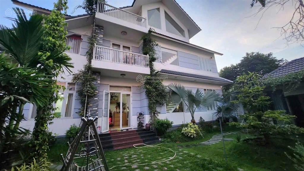 Biệt thự sân vườn phú mỹ, 20 x 33 m2, tổng 707m2 có 280m thổ cư