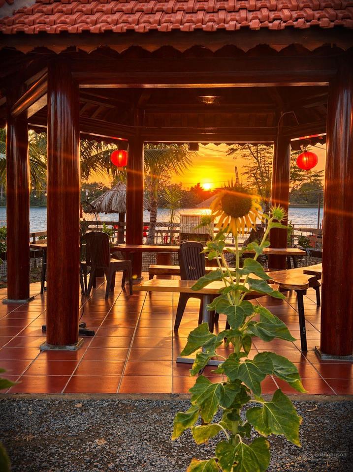 Nhà 3 tầng vườn yến 6500 m2 ngay khu tđc bạch đằng, view hồ sân golf royal island