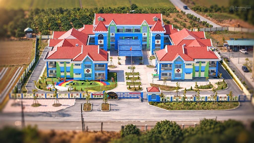 Nhà 3 tầng vườn yến 6500 m2 ngay khu tđc bạch đằng, view hồ sân golf royal island