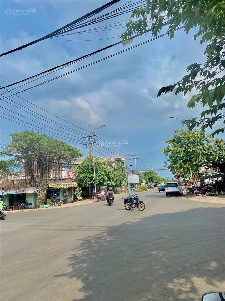 Bán vườn nghỉ dưỡng có 200m2 thổ cư, view núi chứa chan, mặt tiền dài 37m sát nhựa và khu dân cư