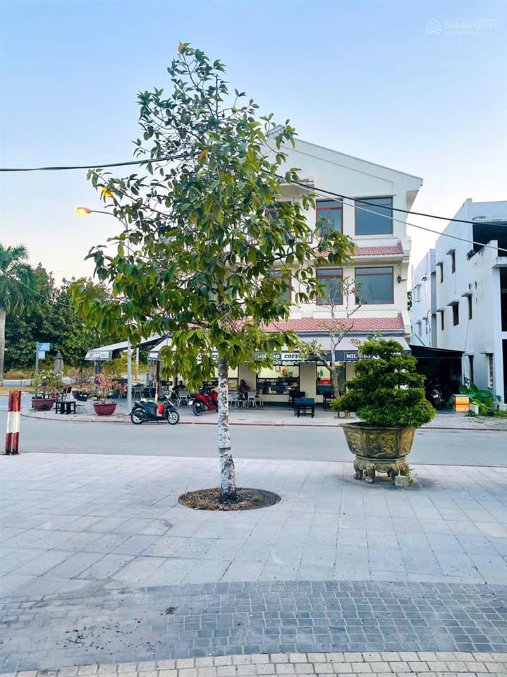 Bán lô đất tại dự án làng sen việt nam 75m2 giá bán chỉ 1.150 tỷ.  0917 343 ***