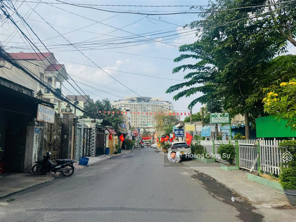 Bán nhà 1 trệt 1 lầu đối diện bệnh viện đồng nai, 1 sẹc đường đồng khởi sổ hồng 324m2 giá 9.5 tỷ