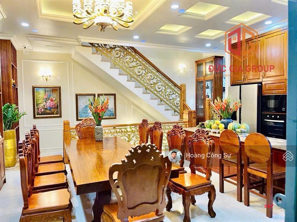 Bán biệt thự 1 trệt 2 lầu, có tầng hầm sổ hồng hoàn công, full nội thất cao cấp 230m2 giá 16 tỷ