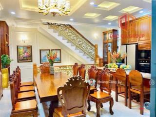 Bán biệt thự 1 trệt 2 lầu, có tầng hầm sổ hồng hoàn công, full nội thất cao cấp 230m2 giá 16 tỷ