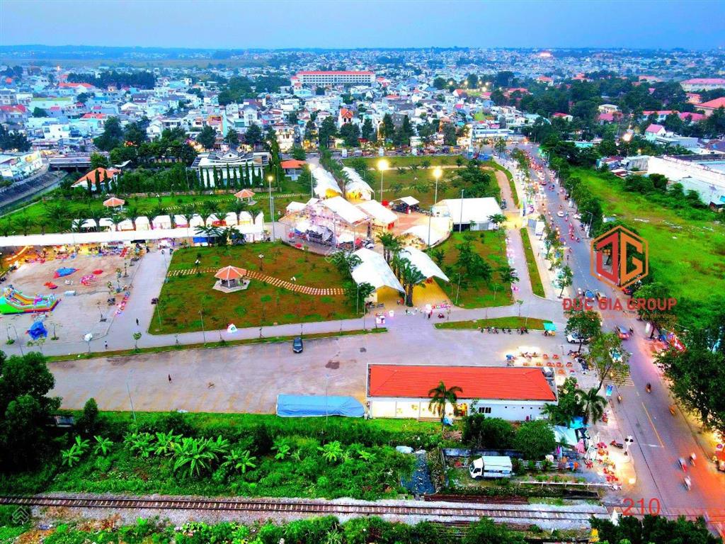 Bán đất mặt tiền đường dương tử giang tặng mbkd dòng tiền hơn 6 tỷ/năm sổ hồng 6725m2 giá 155 tỷ