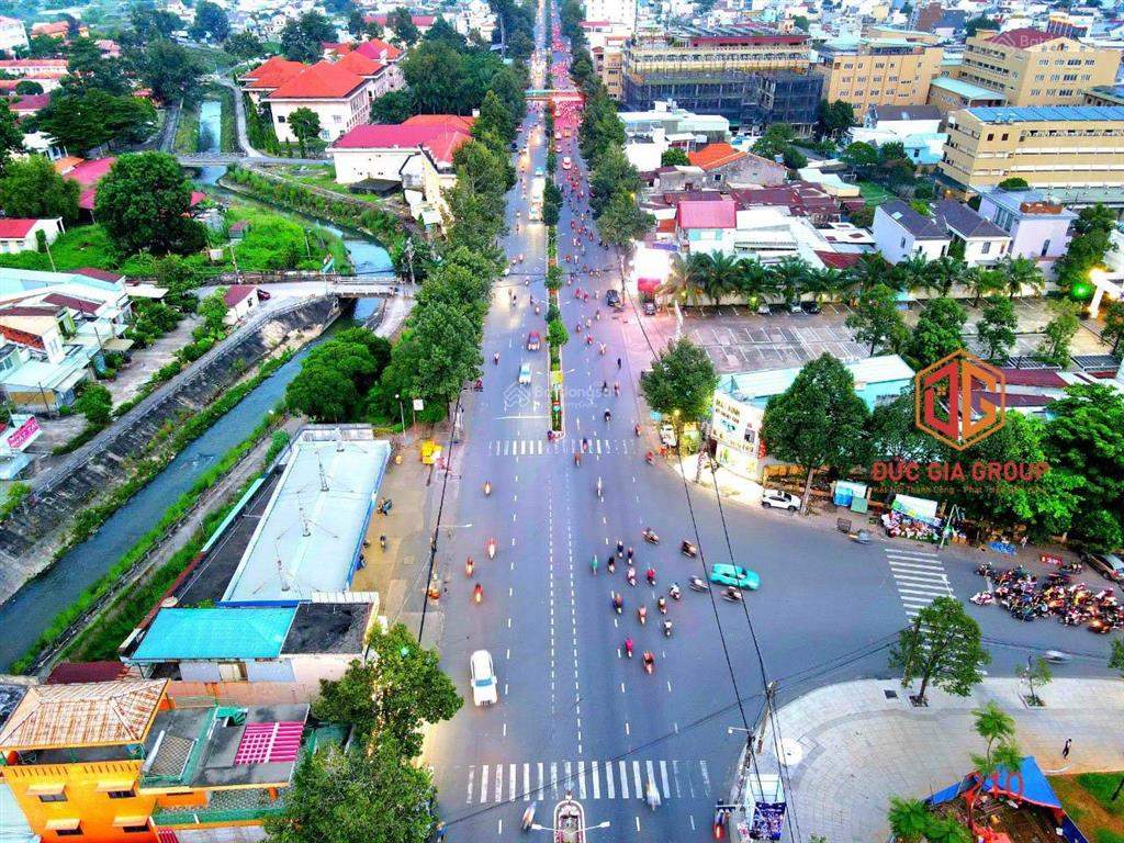 Bán đất mặt tiền đường dương tử giang tặng mbkd dòng tiền hơn 6 tỷ/năm sổ hồng 6725m2 giá 155 tỷ