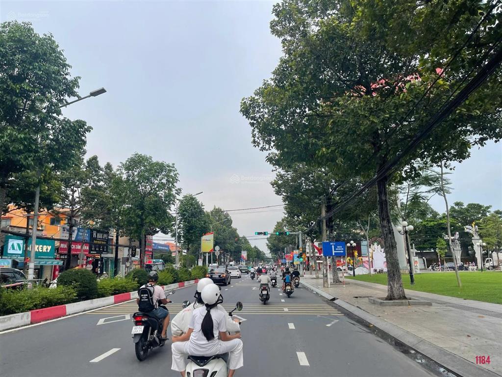 Bán đất mặt tiền nguyễn ái quốc, đối diện công viên dương tử giang  b5 sổ hồng 186m2 giá 13.9 tỷ