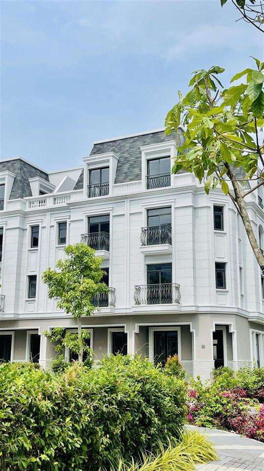 Bán 1 trong 3 căn nhà biệt thự liên kề amelie villa phú mỹ hưng, nhà bè,  tphcm giá 12 tỷ