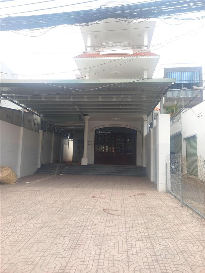 Cho thuê nhà mặt tiền đường đồng khởi, tân phong, biên hòa, ngay chợ 26, dt 8 x 26m 1 trệt 2 lầu
