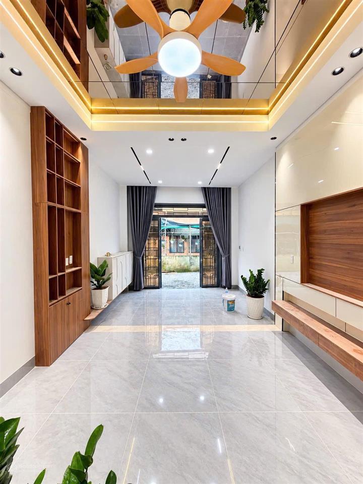 Bán nhà 1 trệt 1 lầu thổ cư hoàn công đối diện chợ tân phong, cách nguyễn ái quốc 70m