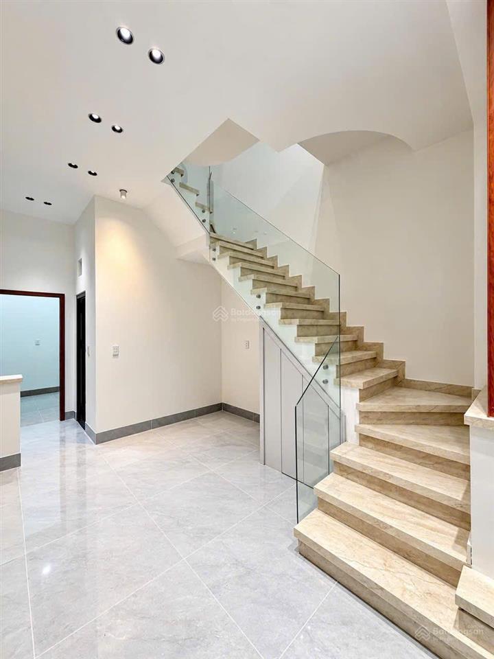 Bán nhà 1 trệt 1 lầu thổ cư hoàn công đối diện chợ tân phong, cách nguyễn ái quốc 70m