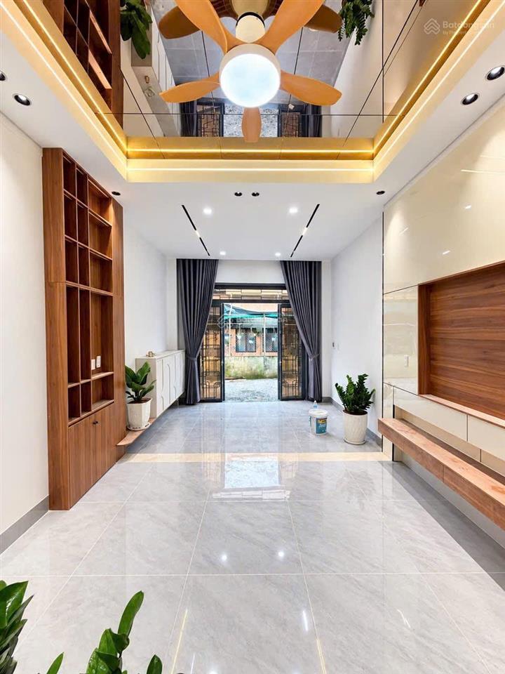 Bán nhà 1 trệt 1 lầu thổ cư hoàn công đối diện chợ tân phong, cách nguyễn ái quốc 70m