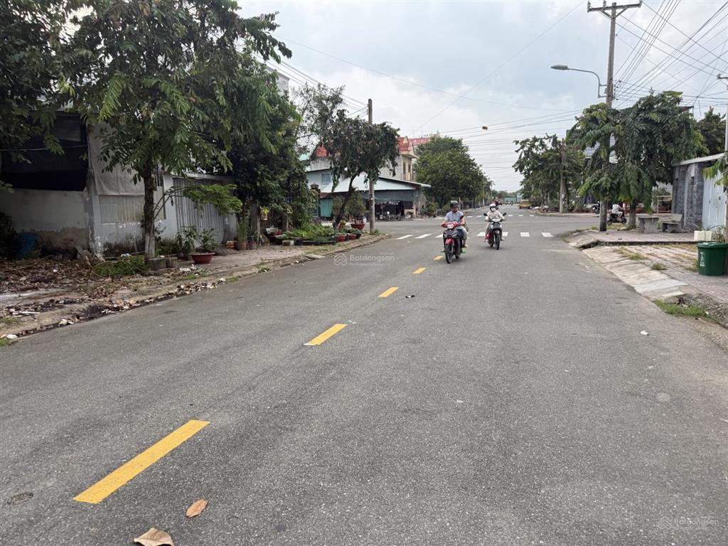 Cần bán nhà tdc đại phước, đồng nai, dt 140m2 đường nhựa 20m, nhà 1 trệt 1 lầu, giá rẻ