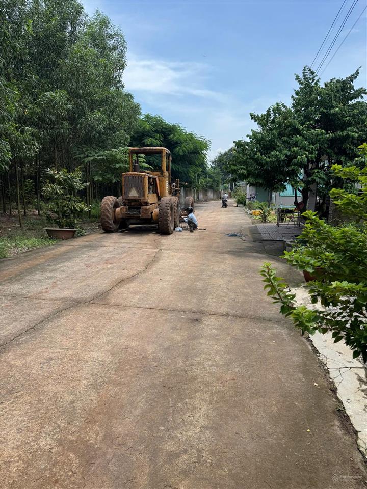 Đường trước nhà em chuẩn bị đổ nhựa, em cần bán lô góc 2 mặt tiền, full thổ cư, sau ub xã an phước