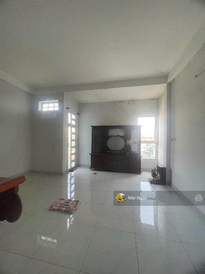 Cần tiền xoay nhà mới nên bán căn nhà đang cho thuê 8tr tháng đường bờ tuyến ngay chợ