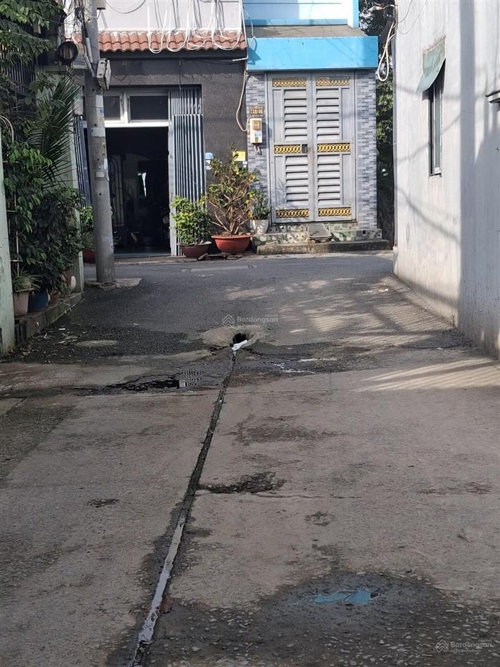 Bán đất tặng nhà cấp 4 đường quốc lộ 1a ngang 4 dài 13