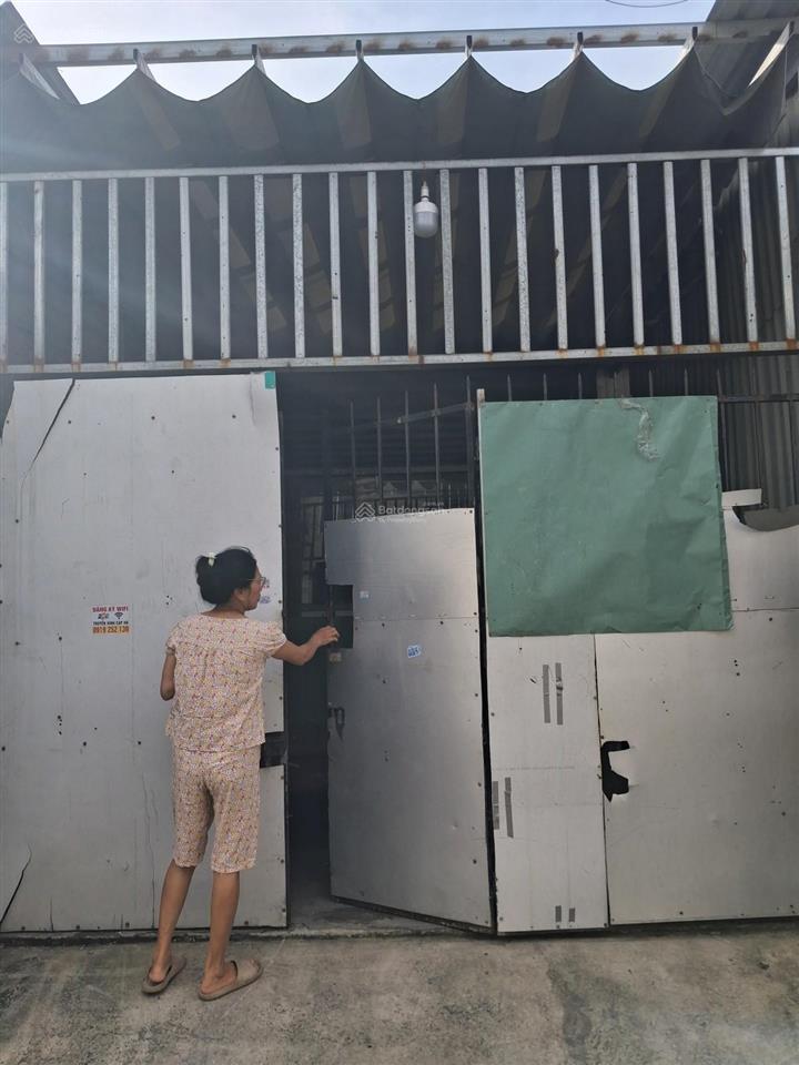 Bán đất tặng nhà cấp 4 đường quốc lộ 1a ngang 4 dài 13