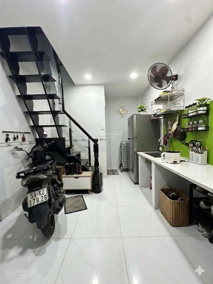 Hiếm  nhà sổ hồng riêng chỉ nhỉnh 2 tỷ cực hiếm 25m2  0934 181 ***