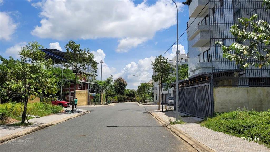 Mặt tiền hồ sen dự án khu b1 đường trung tâm dự án 90m2 chỉ 1,38 tỷ