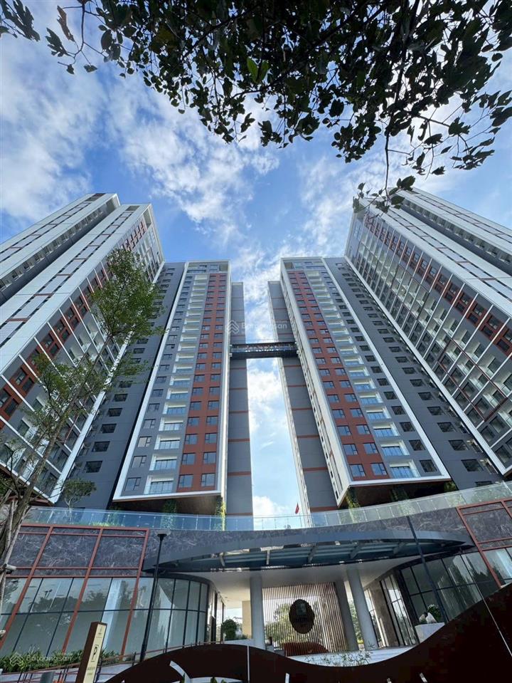 Bán essensia sky  2pn dt 72m2 giá 5ty1 bao phí  0933 776 ***