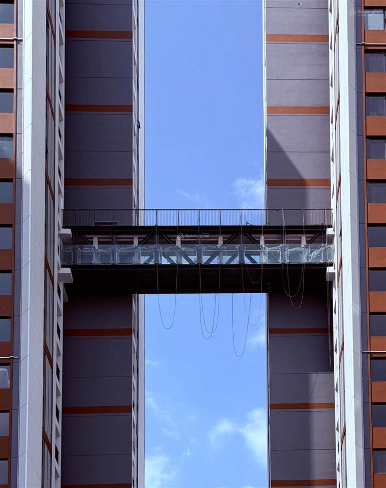 Bán essensia sky  2pn dt 72m2 giá 5ty1 bao phí  0933 776 ***