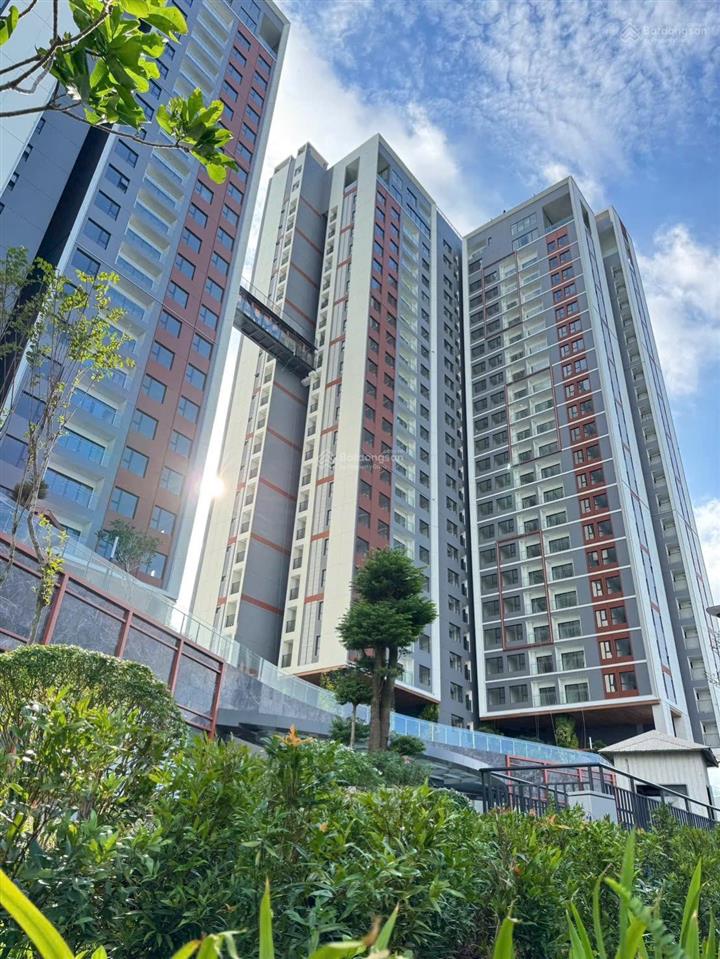 Bán essensia sky  2pn dt 72m2 giá 5ty1 bao phí  0933 776 ***