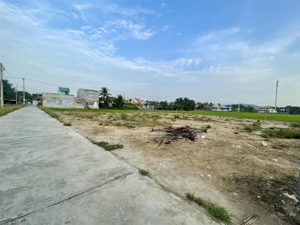 Bán lô đất đẹp nằm ngay chợ chiều phường ninh hoà  khánh hoà