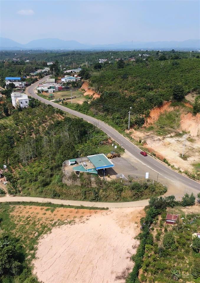 Bán đất xã hoa ninh  di linh ngay cây xăng 16 đi vào 2km. dt 9x28m, giá 450 triệu full thổ