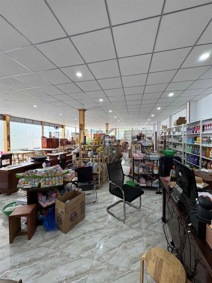 bán showroom mặt tiền kinh doanh Nguyễn Thị Định đối diện chợ
