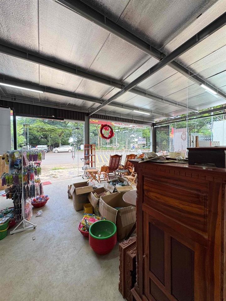 bán showroom mặt tiền kinh doanh Nguyễn Thị Định đối diện chợ