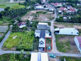 Em phong bán lô góc tại xã diên lạc mặt đường nhựa qh 8m, gía chỉ 1,1 tỷ  0909 352 ***